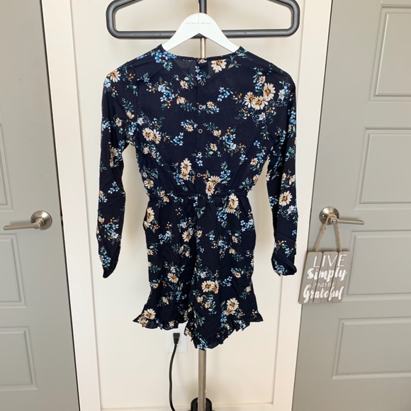 Peyton Bre Floral Navy Romper Size 16 - Picture 2 of 5